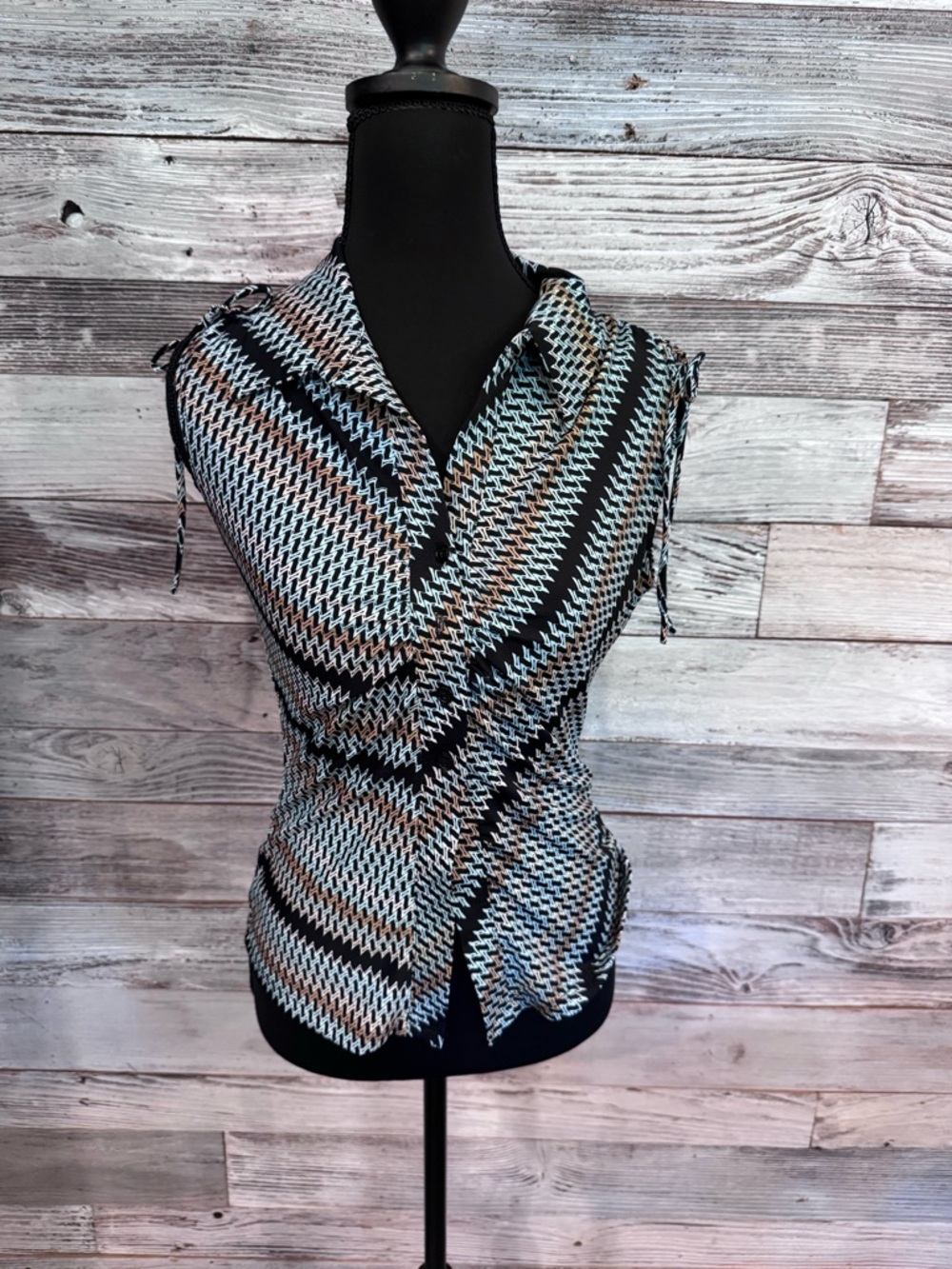 NWT Daytrip Sleeveless V-Neck Chevron Knit Top in Black, White & Tan